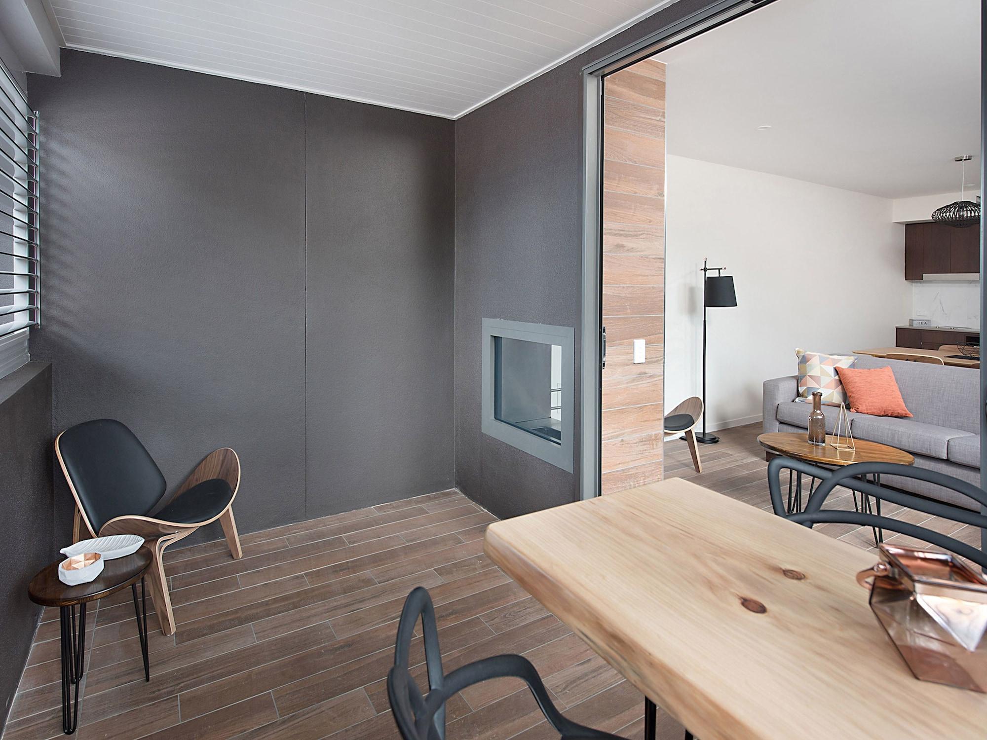 Altitude On Montville Exteriér fotografie Sliding door