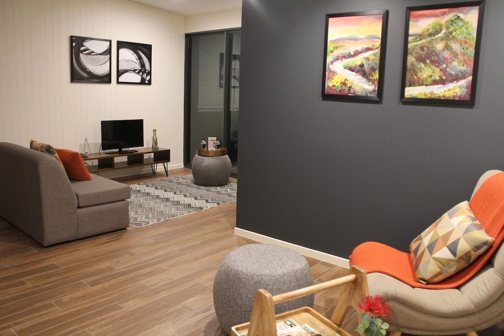 Altitude On Montville Exteriér fotografie A staged living room