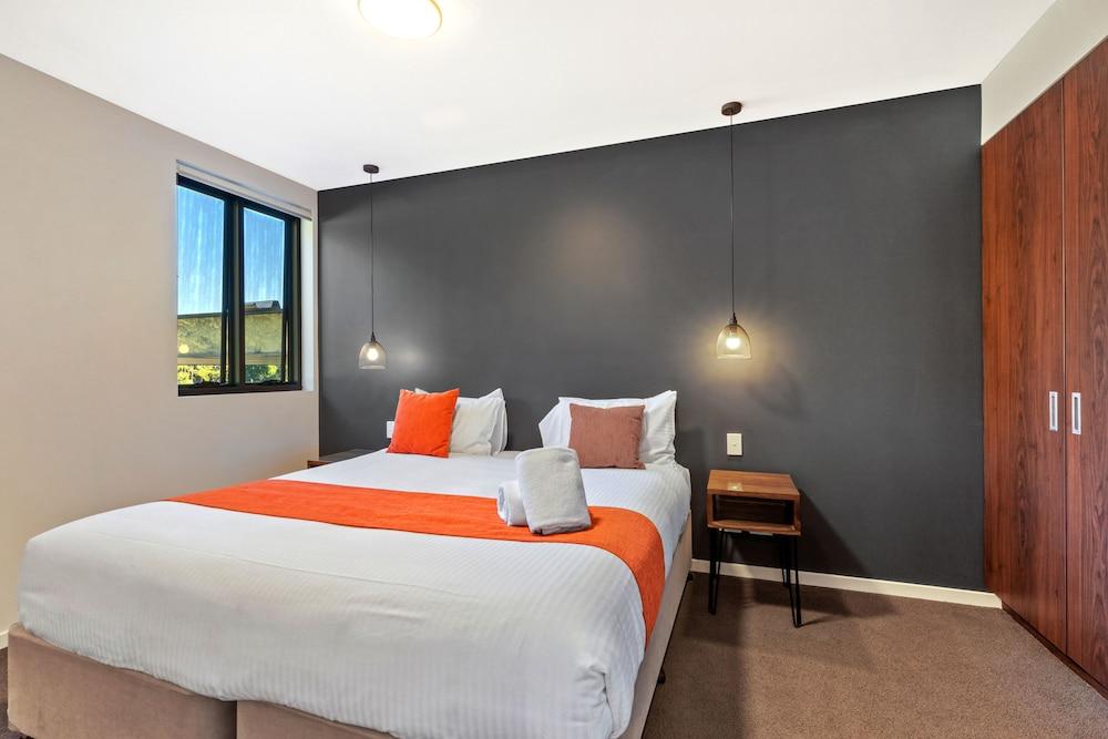 Altitude On Montville Exteriér fotografie A bedroom at the hotel