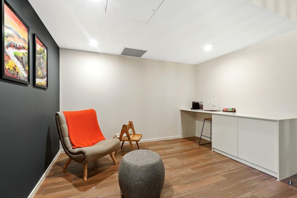 Altitude On Montville Exteriér fotografie A room at the Australian Film Institute