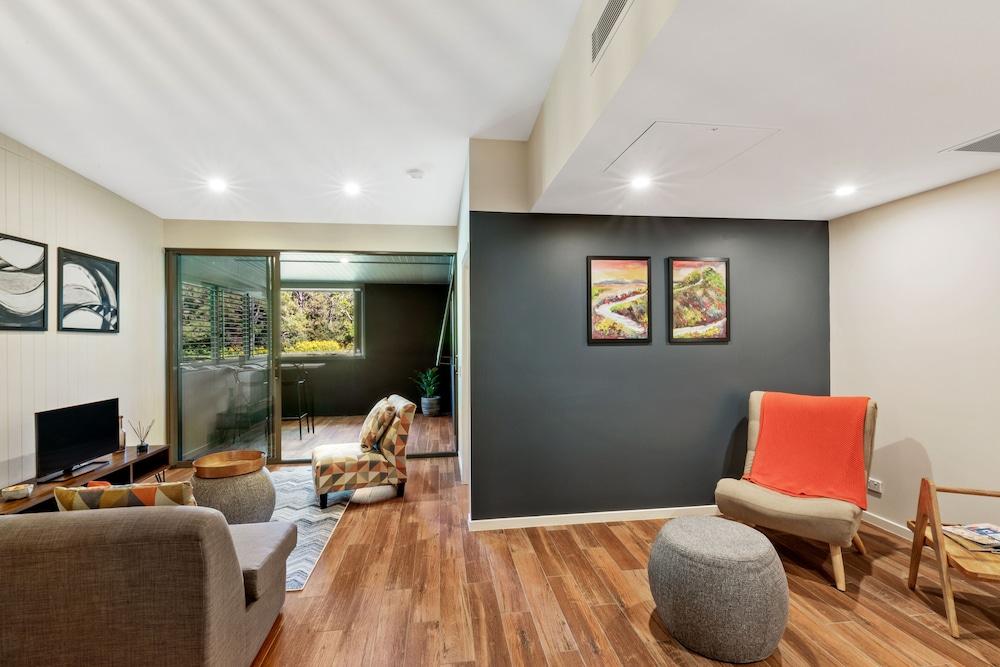Altitude On Montville Exteriér fotografie A living room with a sliding door