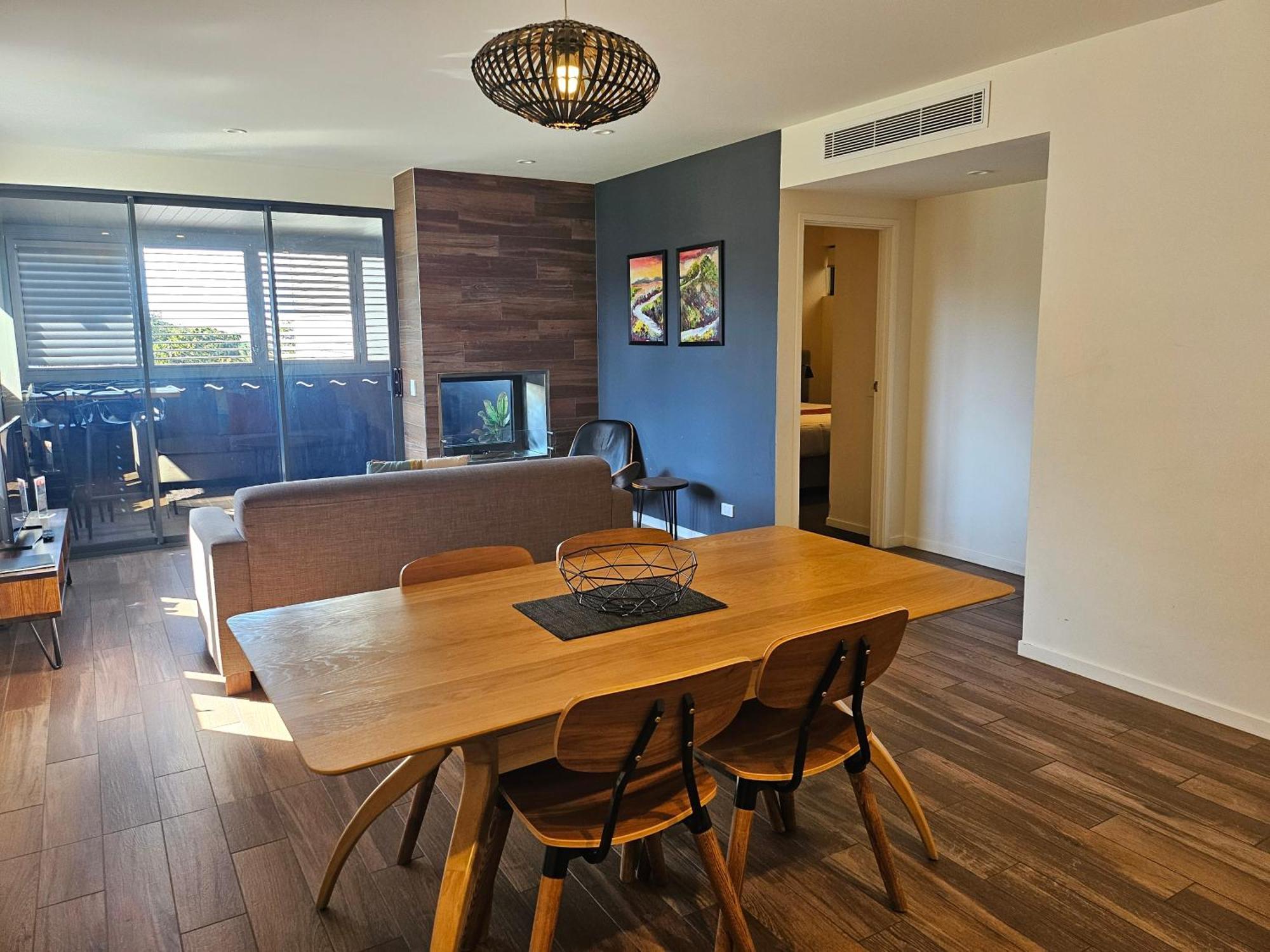 Altitude On Montville Exteriér fotografie A living room in a typical apartment at the complex