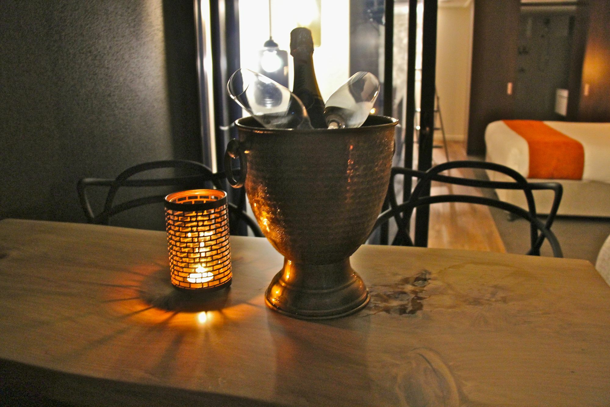 Altitude On Montville Exteriér fotografie Champagne in a champagne bucket