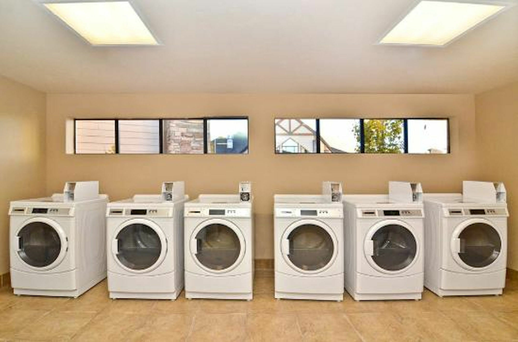 Altitude On Montville Exteriér fotografie Laundry facilities at the University of Washington