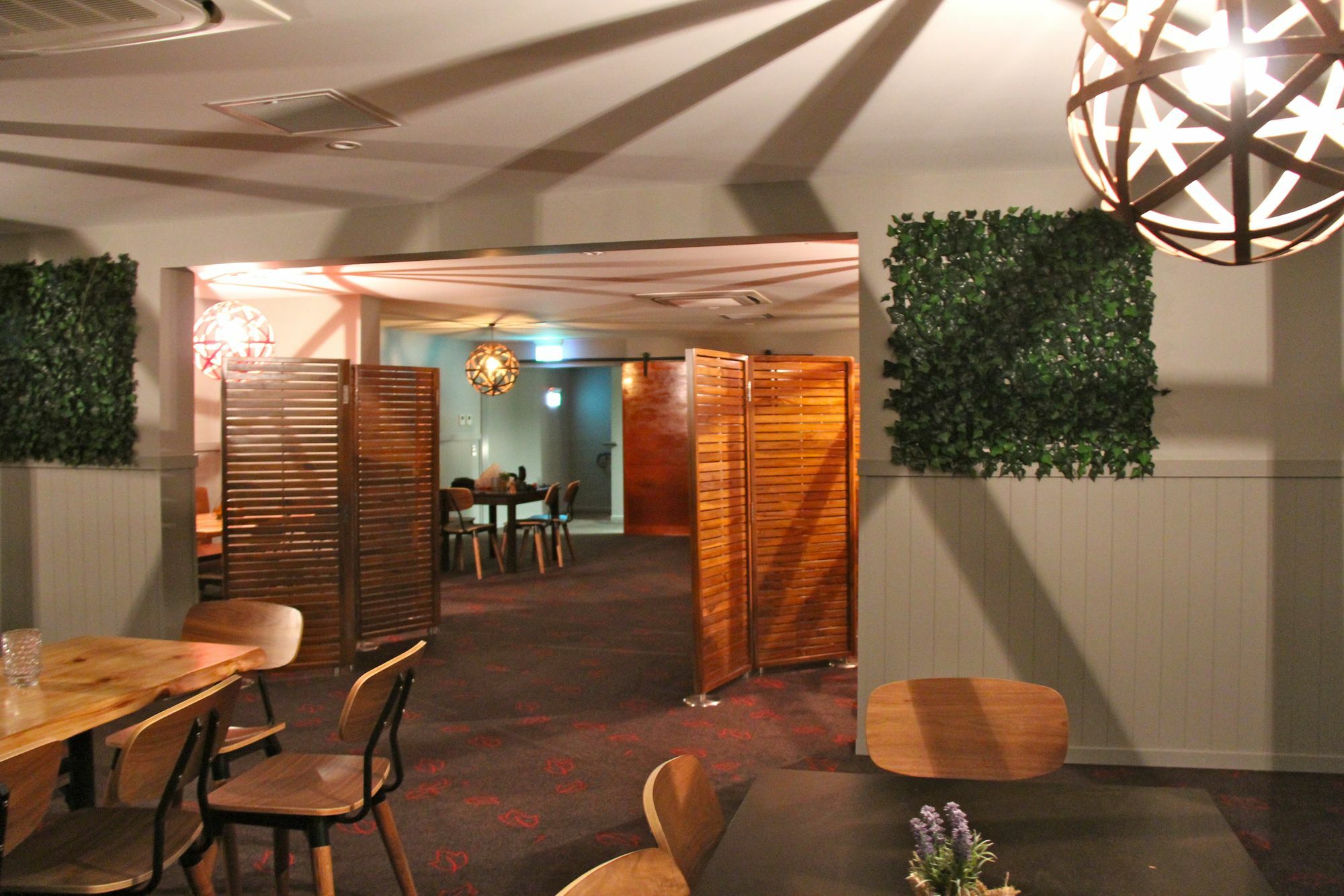 Altitude On Montville Exteriér fotografie The interior of the restaurant